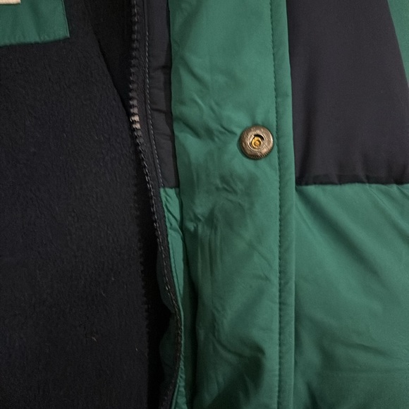 Amazon Essentials Boys Heavyweight Hooded Puffer Jacket Green Navy Color Block - Picture 6 of 15